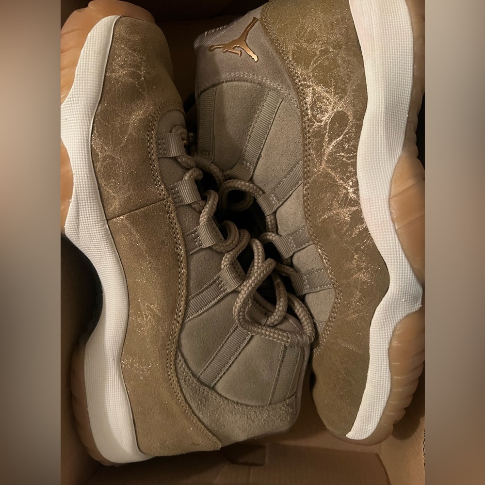 Air jordan 11 retro neutral olive